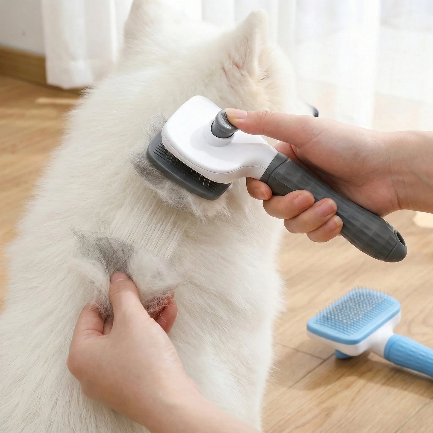 Self-Cleaning Pet Grooming Brush — No More Fur Mess